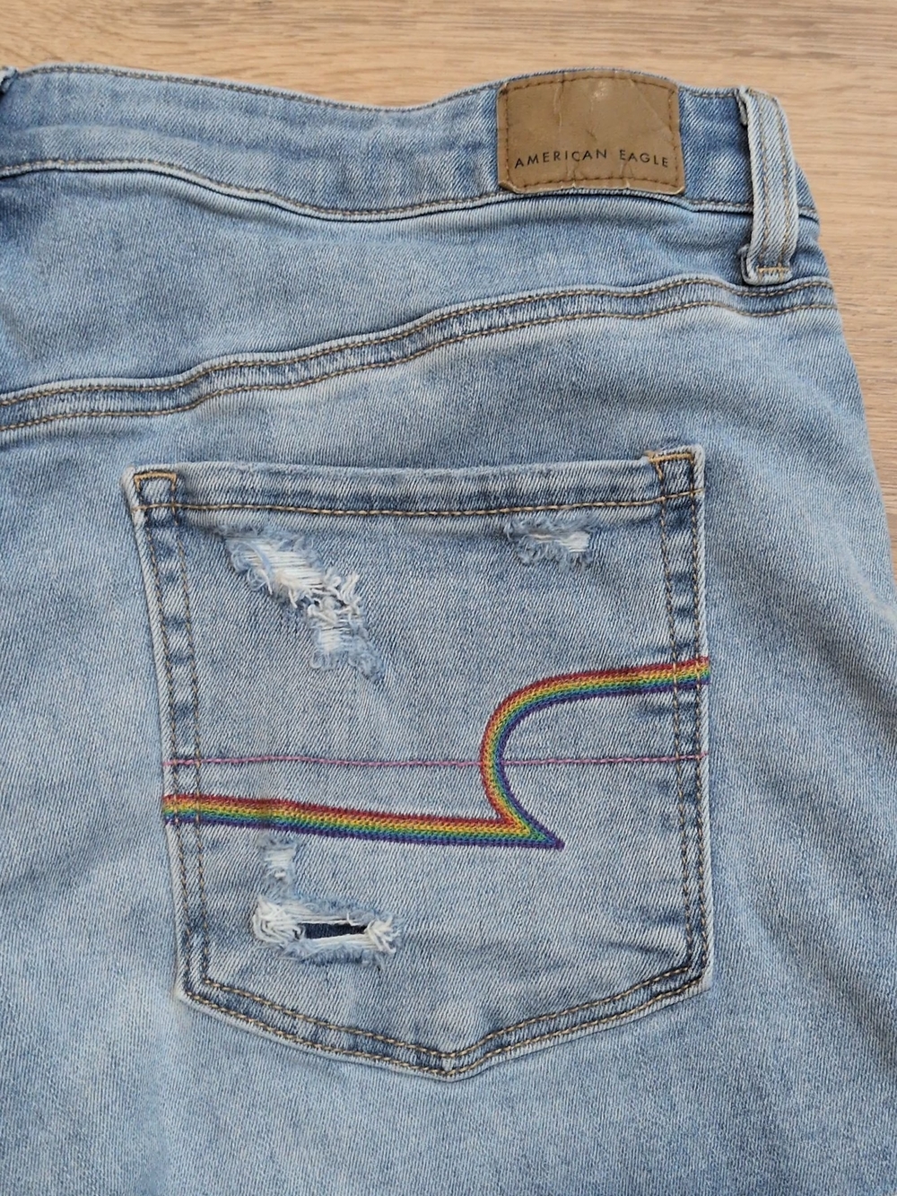 American Eagle Outfitters Light Wash Distressed Denim Cutoff Shorts Rainbow 14